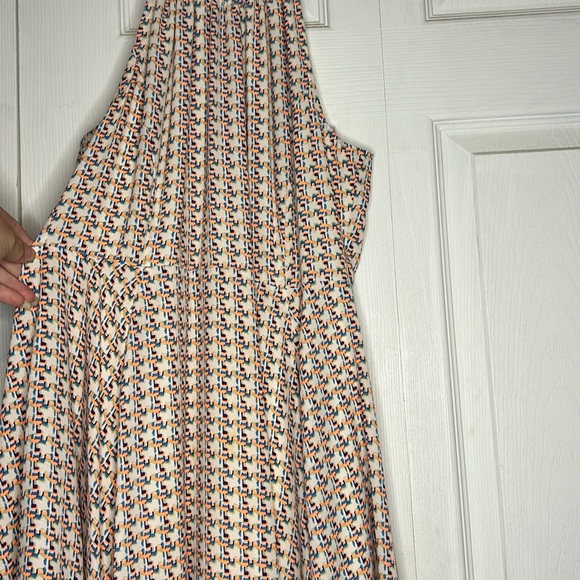 Miss Me Flowy Dress. Size Medium - Picture 2 of 9